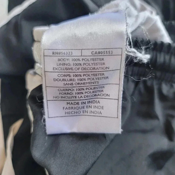 Womens NIKE TEMPO Running Shorts Black/ White Size S (4-6) - Picture 2 of 9